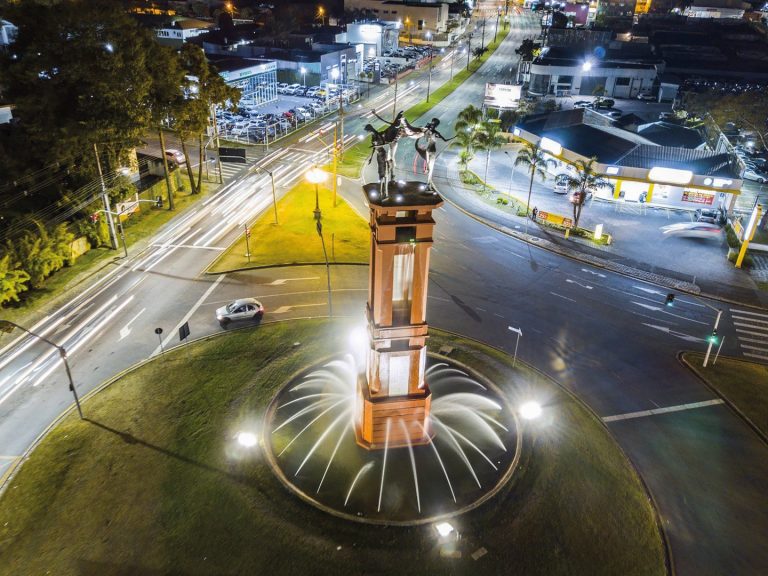 A Fonte de Jerusalém (Fonte dos Anjos), no Seminário, recebeu projetores de led e novas luminárias. Foto: SMCS / Divulgação