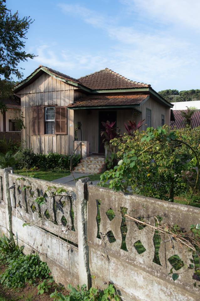 Projeto inédito reúne detalhes de mais de 100 casas de madeira de Curitiba Projeto inédito reúne detalhes de mais de 100 casas de madeira de Curitiba