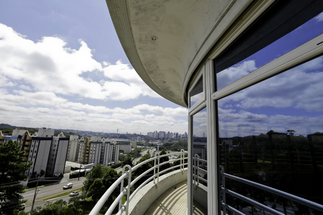 Detalhes da fachada do prédio. Foto: Foto: Marco Charneski / Tribuan do Paraná Detalhes da fachada do prédio. Foto: Foto: Marco Charneski / Tribuan do Paraná