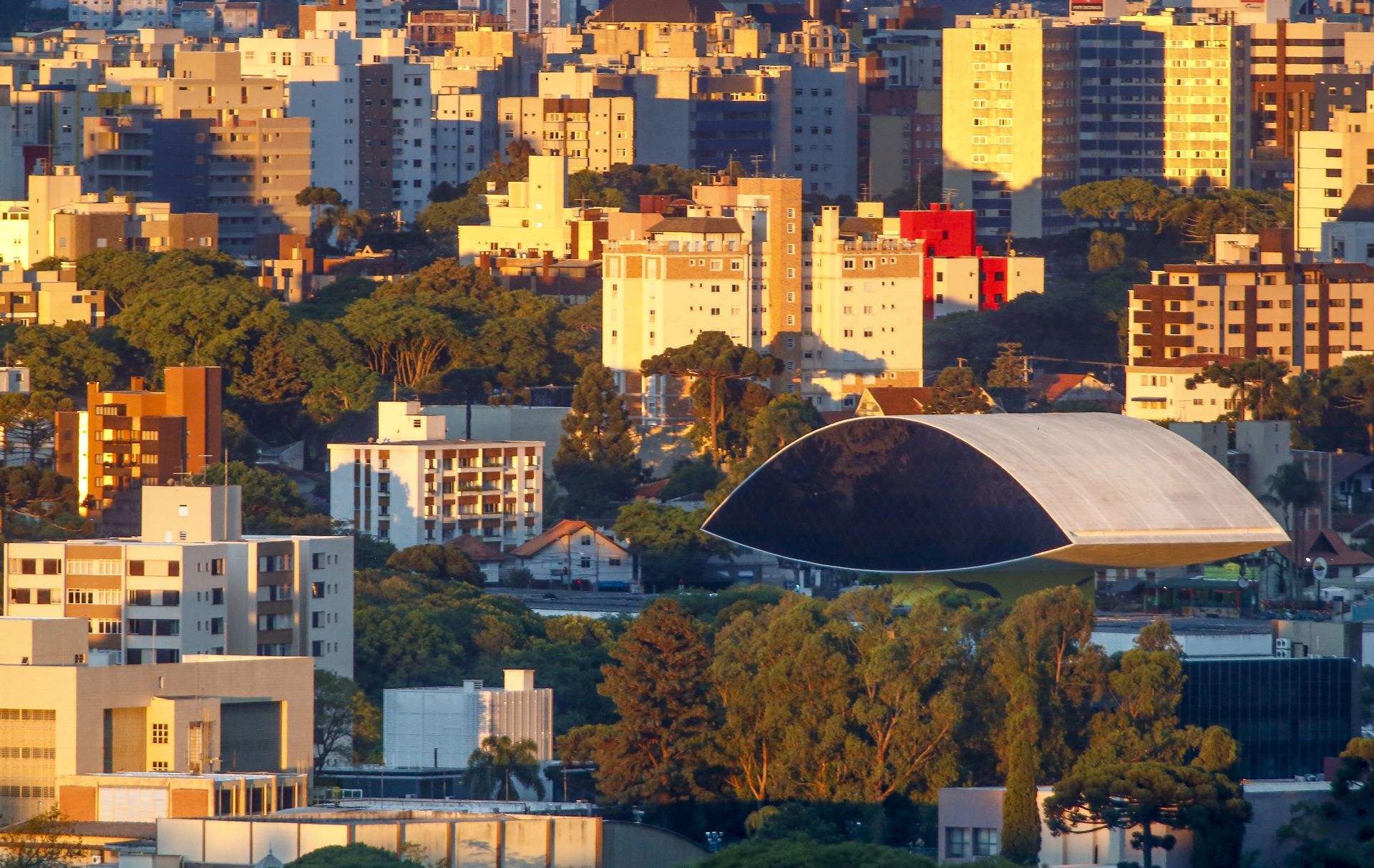 O museu ocupa uma área nobre em meio ao Centro Cívico de Curitiba. Foto: Hugo Harada/Gazeta do Povo O museu ocupa uma área nobre em meio ao Centro Cívico de Curitiba. Foto: Hugo Harada/Gazeta do Povo