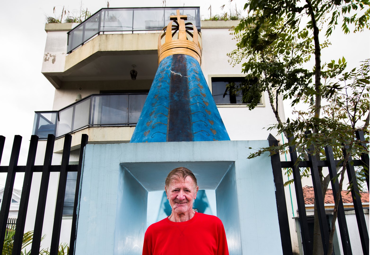 Lourival Pedrazzani construiu a capela para demonstrar sua devoção. Foto: Letícia Akemi / Gazeta do Povo. Lourival Pedrazzani construiu a capela para demonstrar sua devoção. Foto: Letícia Akemi / Gazeta do Povo.