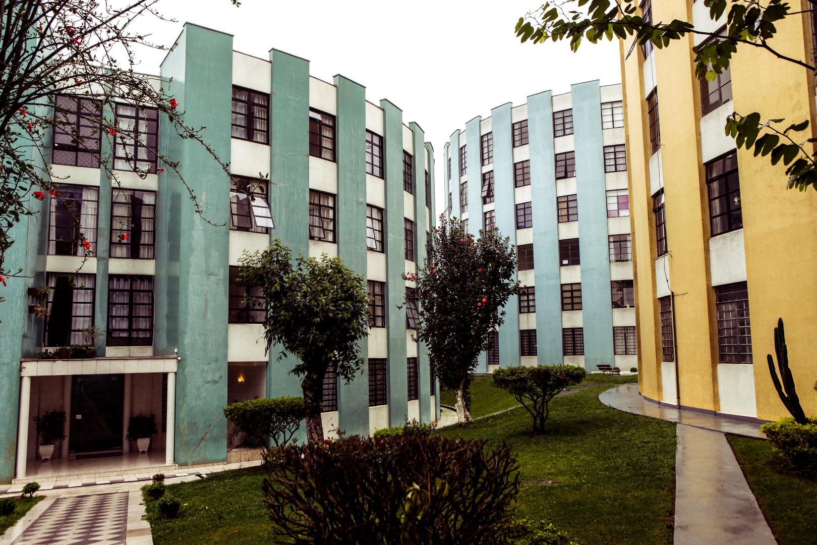 Condominio Cruzeiro do Sul, no Jardim Botânico, em Curitiba. Foto: André Rodrigues / Gazeta do Povo Condominio Cruzeiro do Sul, no Jardim Botânico, em Curitiba. Foto: André Rodrigues / Gazeta do Povo
