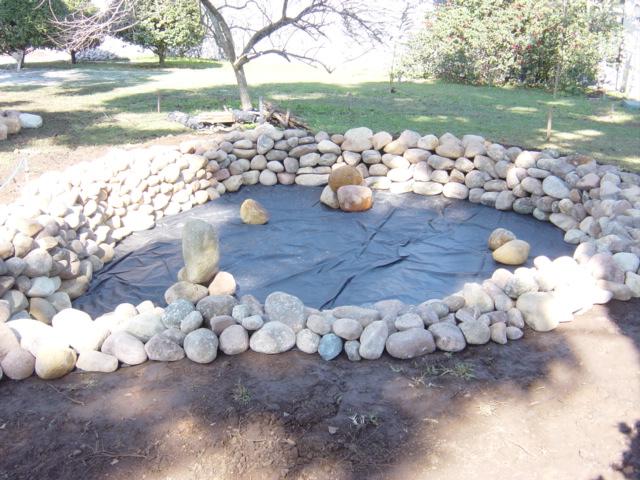 Montar um lago artificial para compor o jardim é mais fácil do que você imagina Montar um lago artificial para compor o jardim é mais fácil do que você imagina