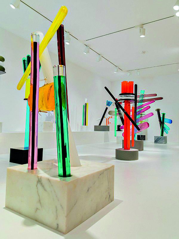 Três exposições revelam detalhes da obra de Ettore Sottsass; o designer das máquinas Olivetti Três exposições revelam detalhes da obra de Ettore Sottsass; o designer das máquinas Olivetti