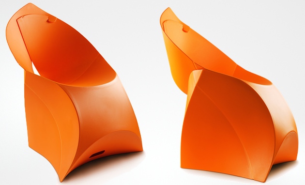 Cadeira dobrável Origami da marca holandesa FLUX. Disponível no site Design Black Friday por R$ 384. Foto: divulgação. Cadeira dobrável Origami da marca holandesa FLUX. Disponível no site Design Black Friday por R$ 384. Foto: divulgação.