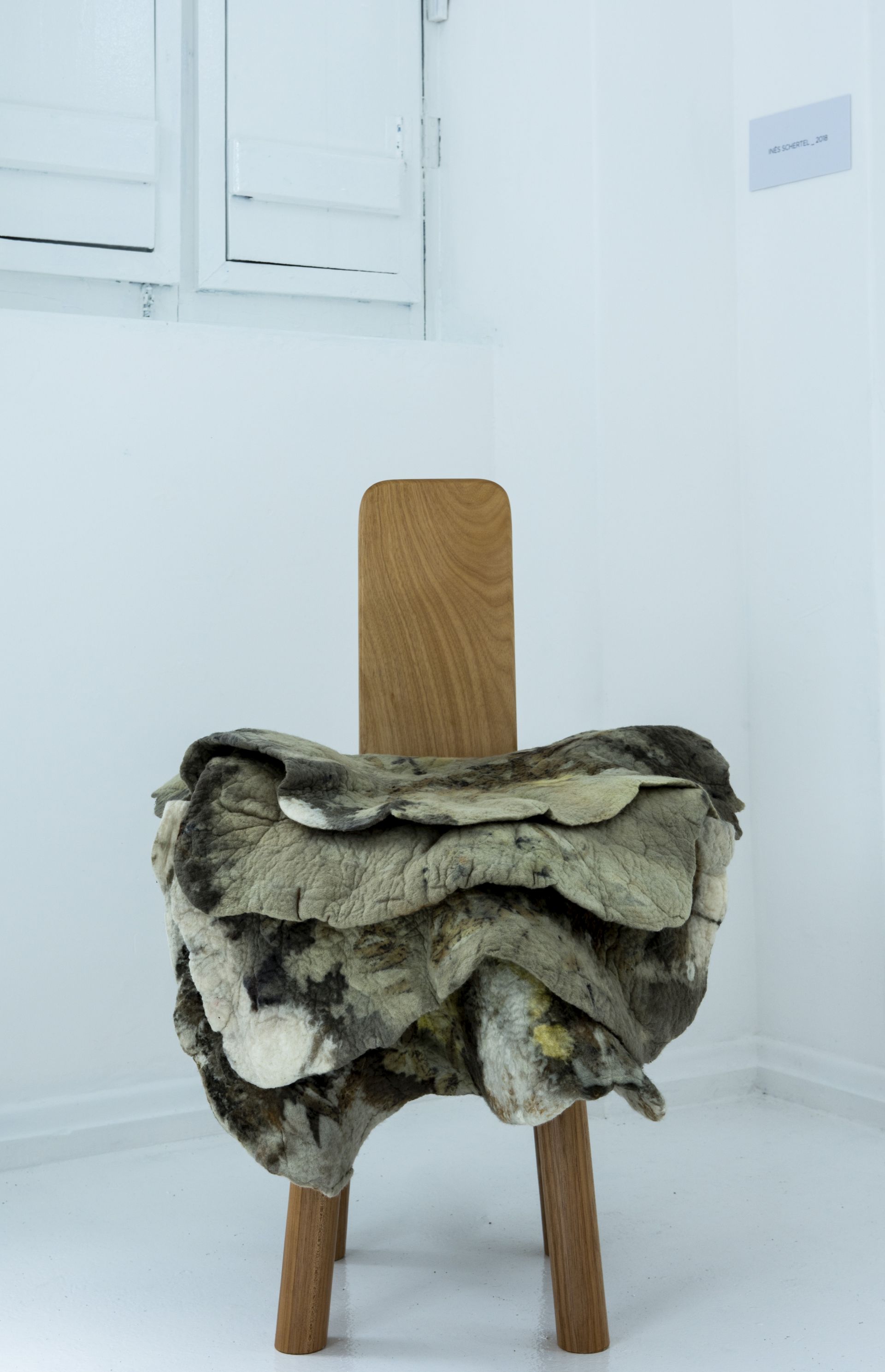 Cadeira de Ines Schertel, 2018. Foto: Leticia Remião Cadeira de Ines Schertel, 2018. Foto: Leticia Remião