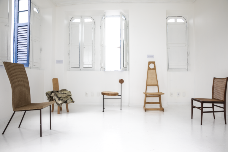 O Museu das Cadeiras Brasileiras, em Belmonte (BA), se propõe a ser o maior acervo do país neste que é o principal produto do design. Foto: Ruy Teixeira
