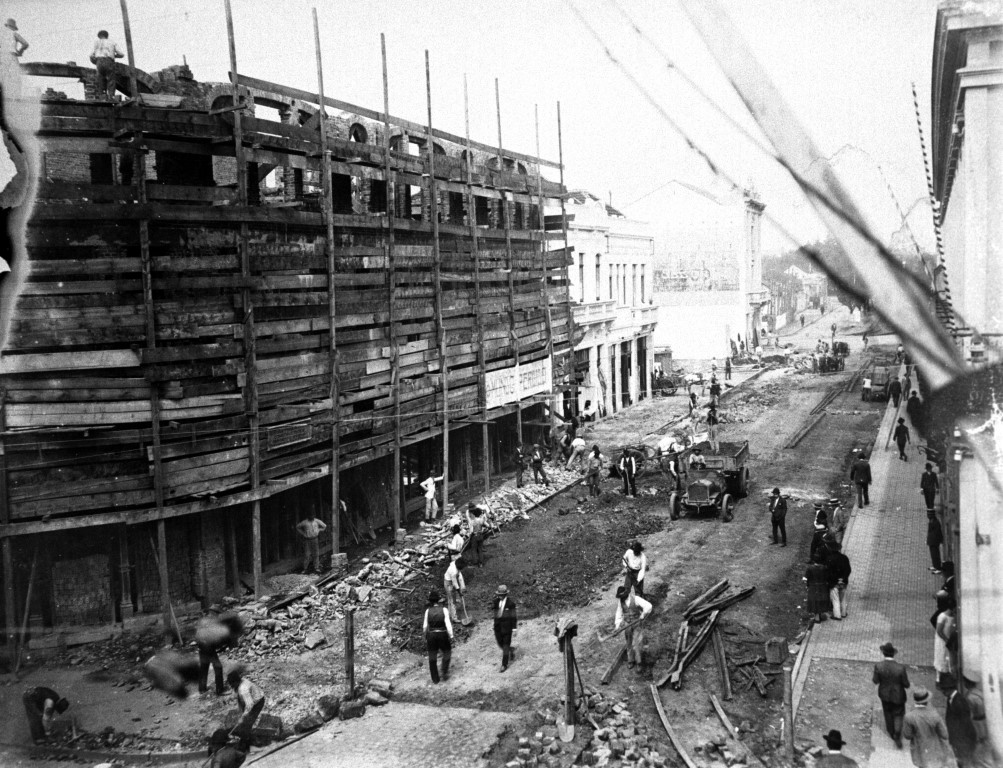 Ícone do Natal curitibano, Palácio Avenida quase foi demolido na década de 1970 Ícone do Natal curitibano, Palácio Avenida quase foi demolido na década de 1970