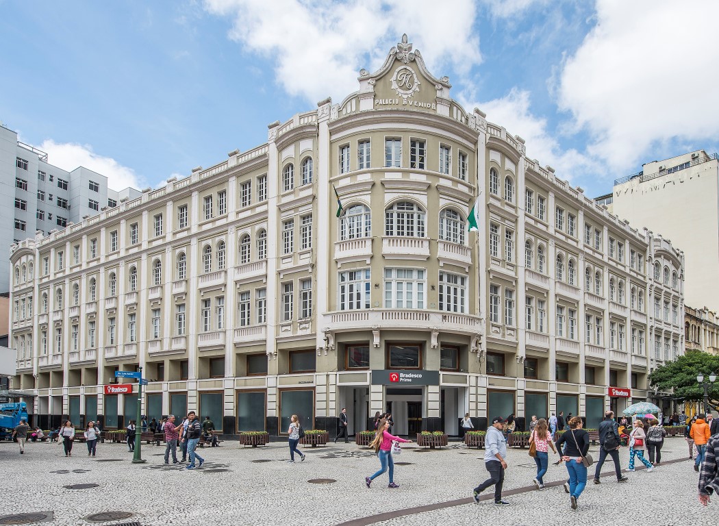 Ícone do Natal curitibano, Palácio Avenida quase foi demolido na década de 1970 Ícone do Natal curitibano, Palácio Avenida quase foi demolido na década de 1970