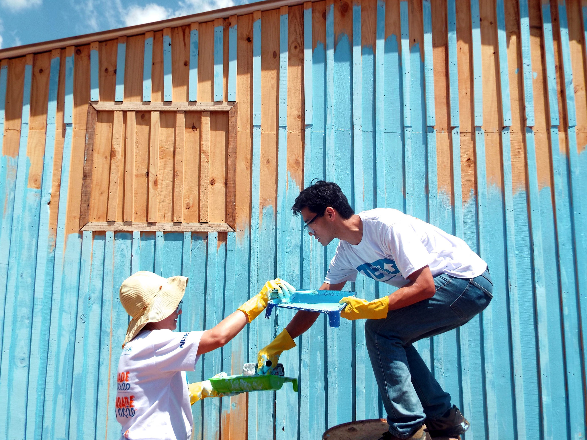 Pintura das casas na comunidade A Favorita, em Araucária (PR). Foto: Flickr/Comunicação TETO PR Pintura das casas na comunidade A Favorita, em Araucária (PR). Foto: Flickr/Comunicação TETO PR