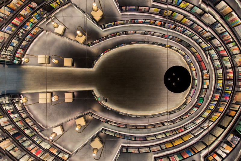 Livraria chinesa usa espelhos no teto para criar ambientes além da imaginação Livraria chinesa usa espelhos no teto para criar ambientes além da imaginação