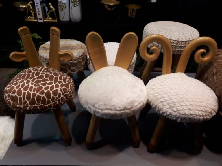 As cadeiras infantis da Lilian Gift Design fazem referência à formas animais. Confira esse e outros lançamentos da ABCasa.
Fotos: Sharon Abdalla / Gazeta do Povo