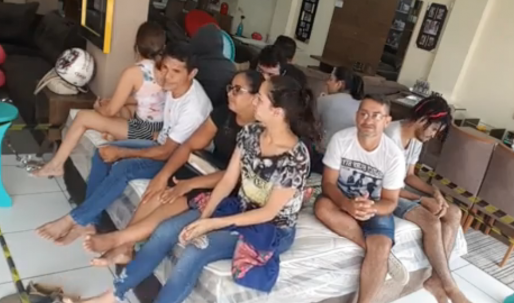 “BBB de Rondônia”: loja de móveis faz prova de resistência valendo uma cama king size e bomba na internet Imagem: Facebook/Reprodução