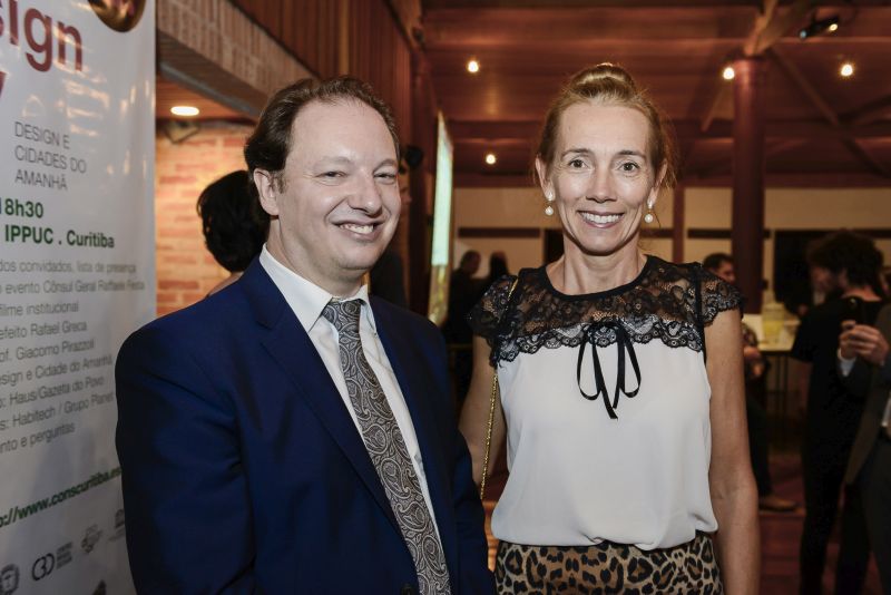 Raffaele Festa, cônsul honorário da Itália, e Norma Maria da Rui, correspondente consular honorária da Itália. Foto: Leticia Akemi Raffaele Festa, cônsul honorário da Itália, e Norma Maria da Rui, correspondente consular honorária da Itália. Foto: Leticia Akemi