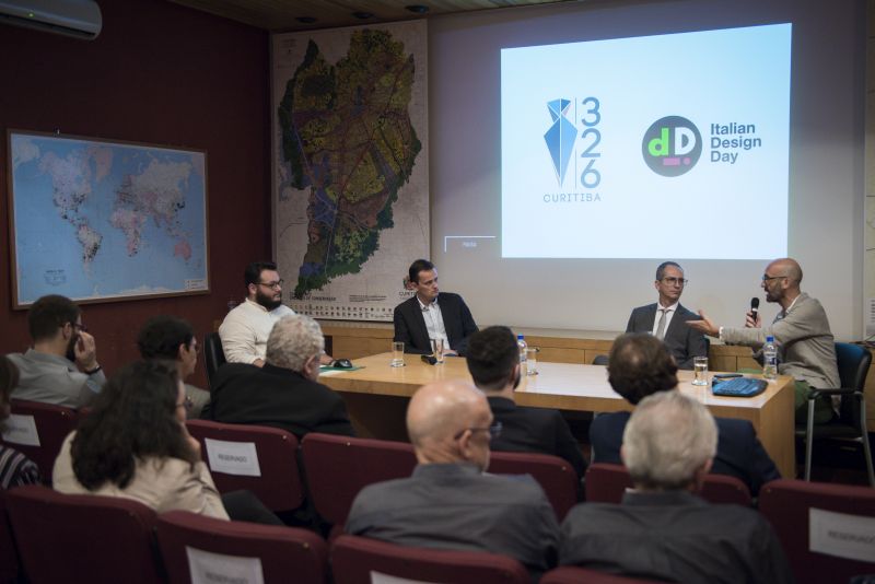 Evento com palestras e debate celebrou Dia do Design Italiano 2019 em Curitiba; veja fotos Fotos: Leticia Akemi/Gazeta do Povo