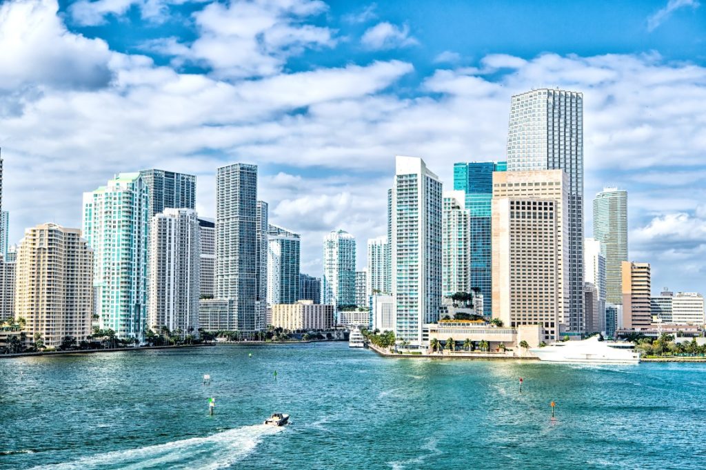 Miami pode afundar em 90 anos, mas casas de luxo seguem em construção Até 2100 Miami será completamente inundada pelo oceano. Foto: Bigstock