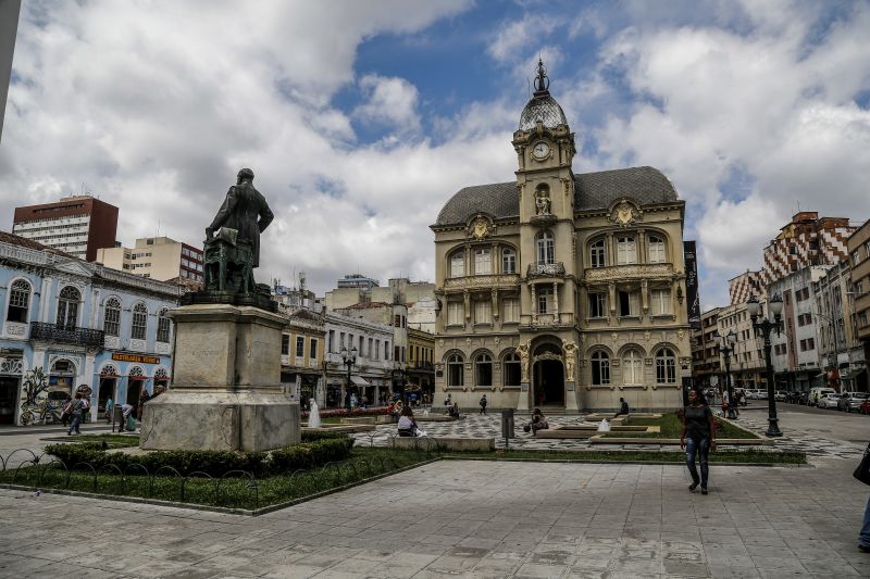 Centro histórico de Curitiba: muito comércio, pouca moradia. Foto: André Rodrigues Centro histórico de Curitiba: muito comércio, pouca moradia. Foto: André Rodrigues