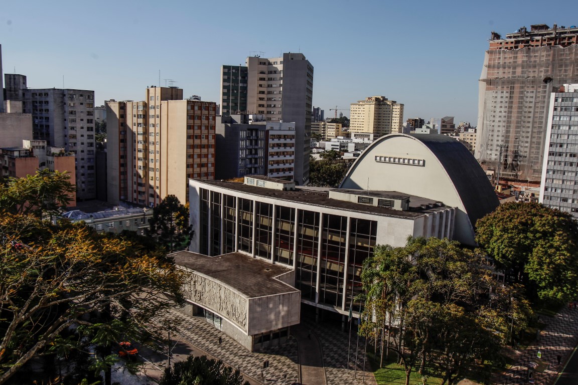 Meister foi um grande especialista em projetar auditórios. Sua obra-prima foi o Teatro Guaíra, cuja linguagem arquitetônica e qualidade acústica é admirada até hoje. Foto: Arquivo/Gazeta do Povo