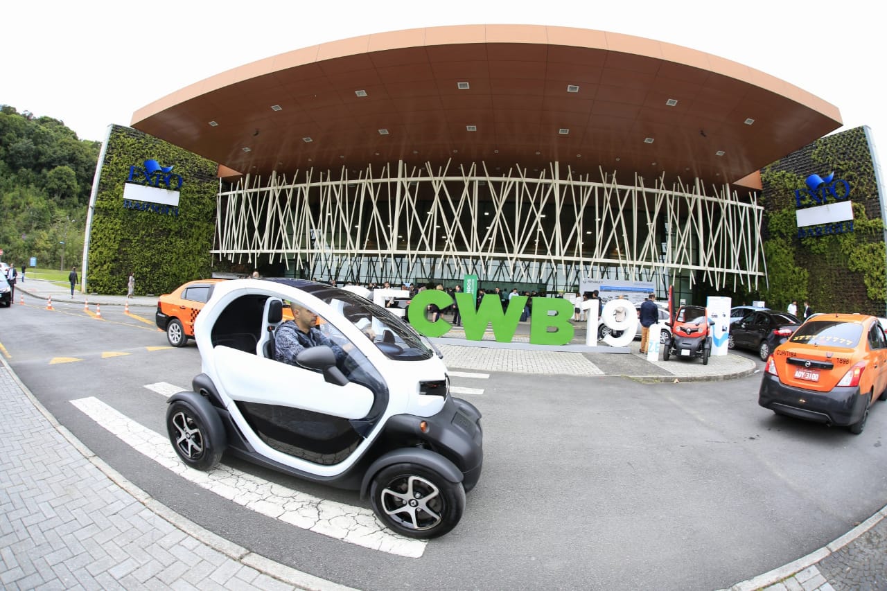 Postes de energia para carros elétricos devem estar presentes em smart cities. Foto: Michel Willian/Gazeta do Povo Postes de energia para carros elétricos devem estar presentes em smart cities. Foto: Michel Willian/Gazeta do Povo