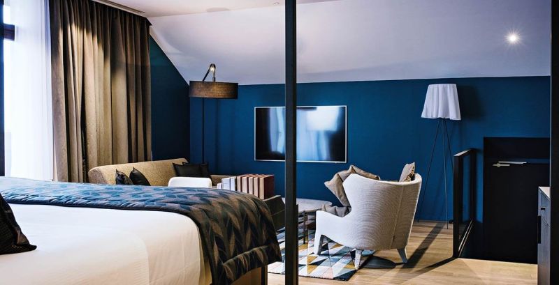 Hotel francês de 1903 ganha ambientes coloridos e instagramáveis após reforma Hotel francês de 1903 ganha ambientes coloridos e instagramáveis após reforma