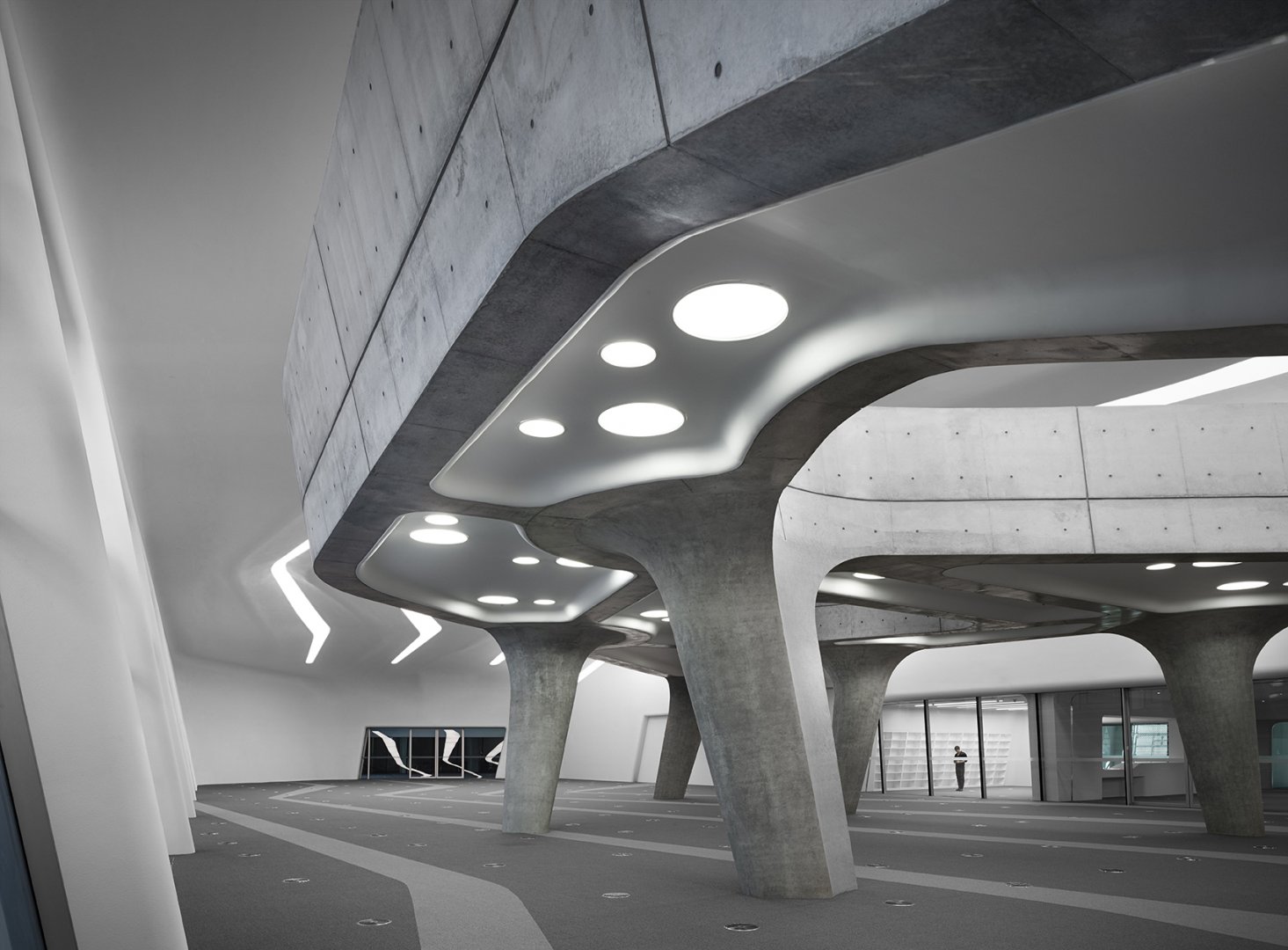 Cenário futurista de ‘Pantera Negra’ foi inspirado em obras de Zaha Hadid Cenário futurista de ‘Pantera Negra’ foi inspirado em obras de Zaha Hadid