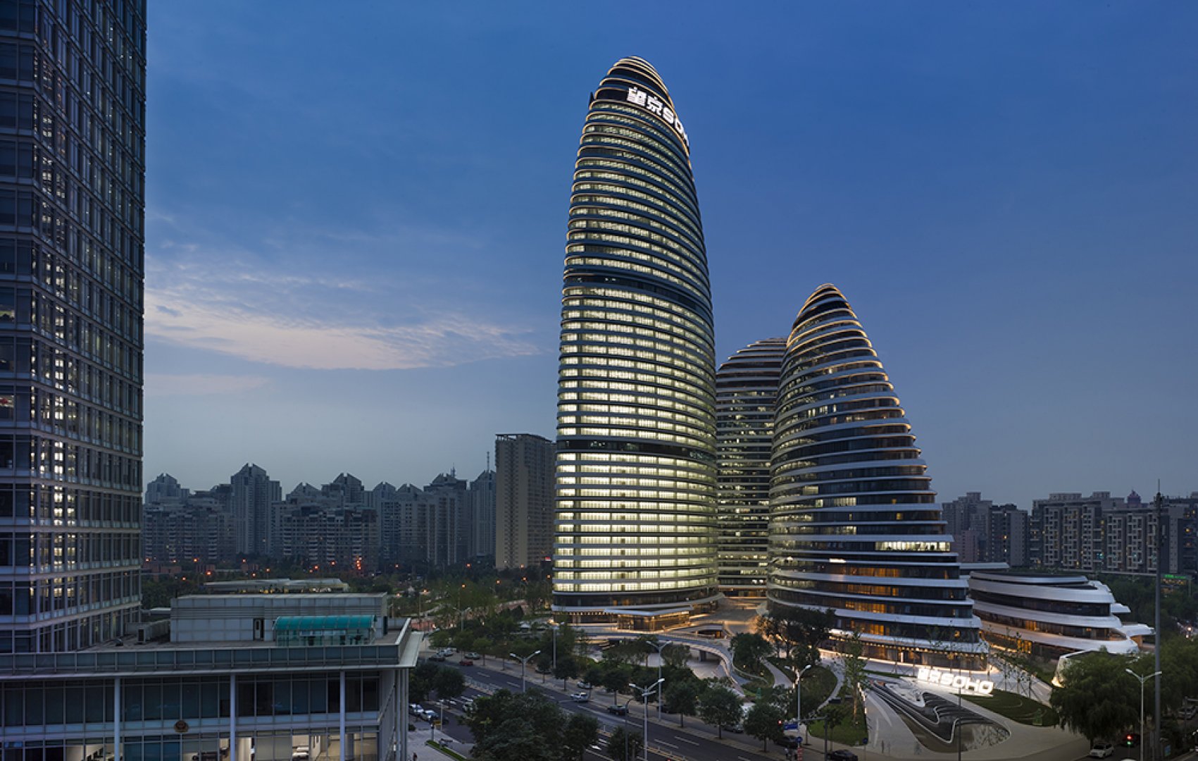 Cenário futurista de ‘Pantera Negra’ foi inspirado em obras de Zaha Hadid Cenário futurista de ‘Pantera Negra’ foi inspirado em obras de Zaha Hadid