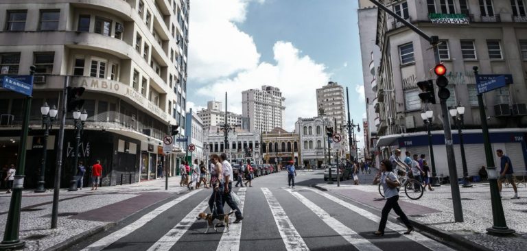 Para Benjamin de la Peña, uma cidade ideal deve oferecer serviços a no máximo 10 minutos de distância a pé. Foto: André Rodrigues/Gazeta do Povo
