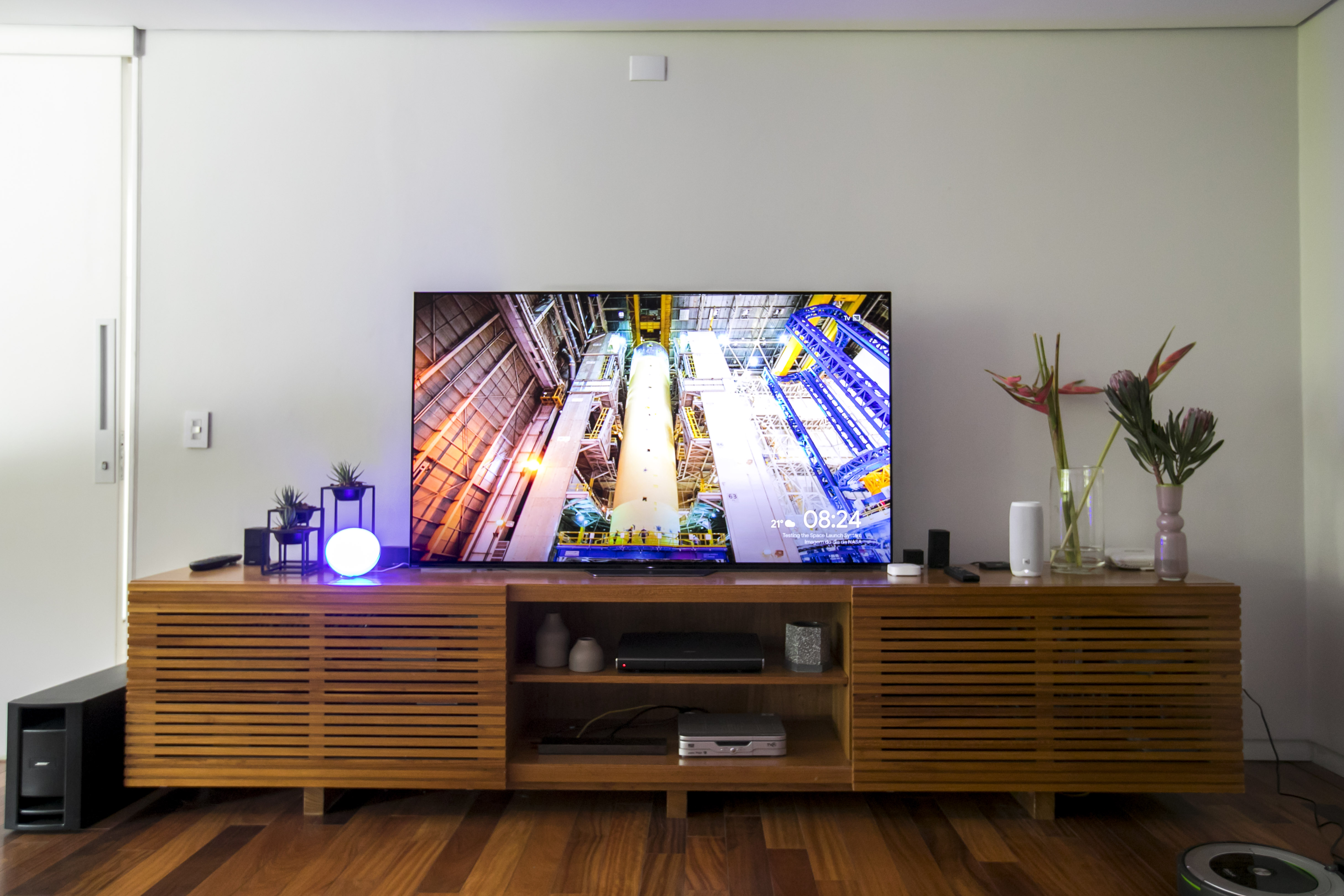 Tanto a Sony como a TCL têm modelos de Android TV que possuem ainda mais funcionalidades a serem conectadas ao Home. Foto: Luciana Naaith/divulgação Tanto a Sony como a TCL têm modelos de Android TV que possuem ainda mais funcionalidades a serem conectadas ao Home. Foto: Luciana Naaith/divulgação