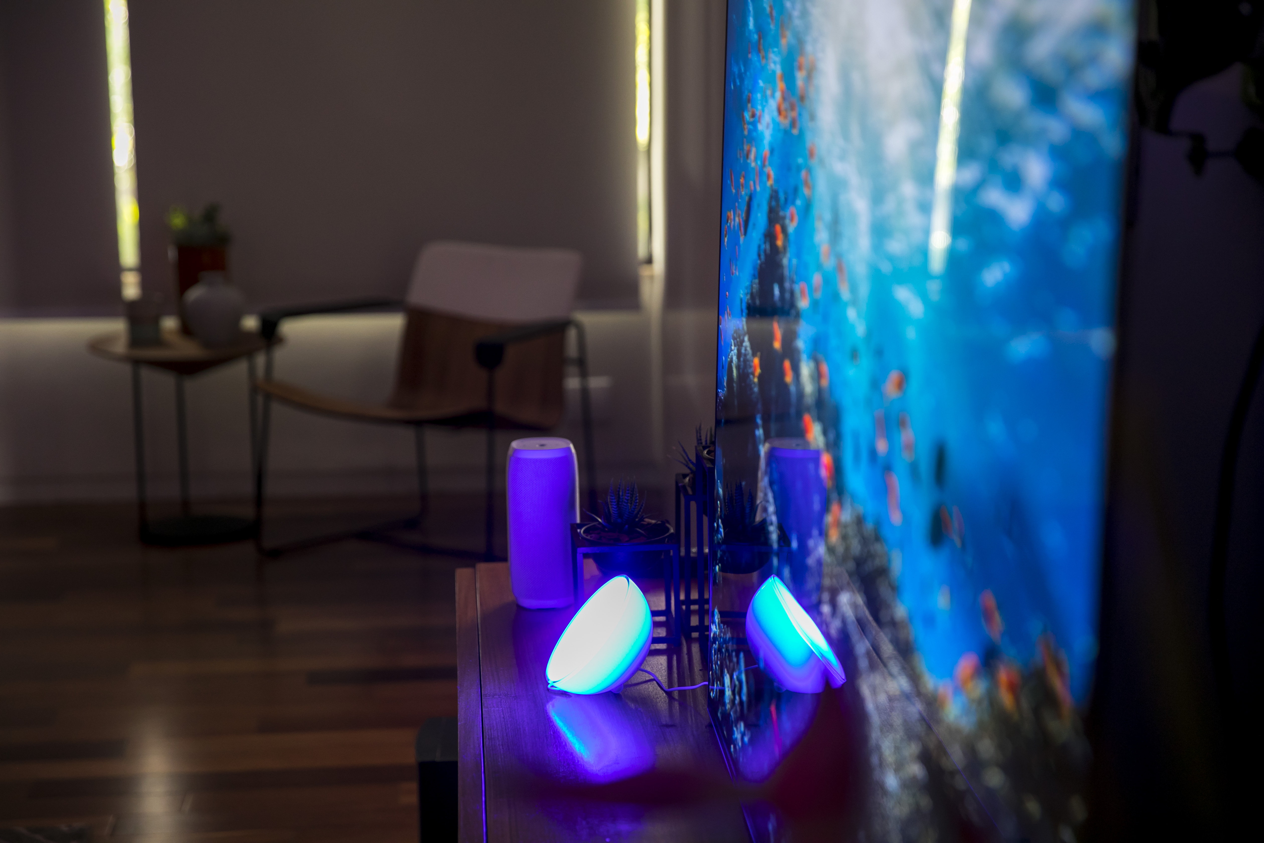 As lâmpadas inteligentes Hue, da Philips, trocam de cor e podem ser dimerizadas diretamente no Google Home. Foto: Luciana Naaith/divulgação As lâmpadas inteligentes Hue, da Philips, trocam de cor e podem ser dimerizadas diretamente no Google Home. Foto: Luciana Naaith/divulgação