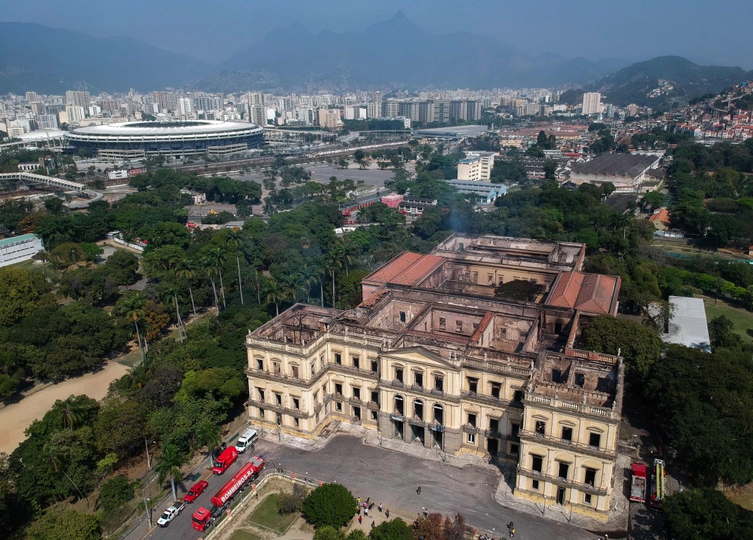 O que sobrou do prédio do Museu Nacional após o incêndio. Foto: Mauro Pimentel/AFP O que sobrou do prédio do Museu Nacional após o incêndio. Foto: Mauro Pimentel/AFP