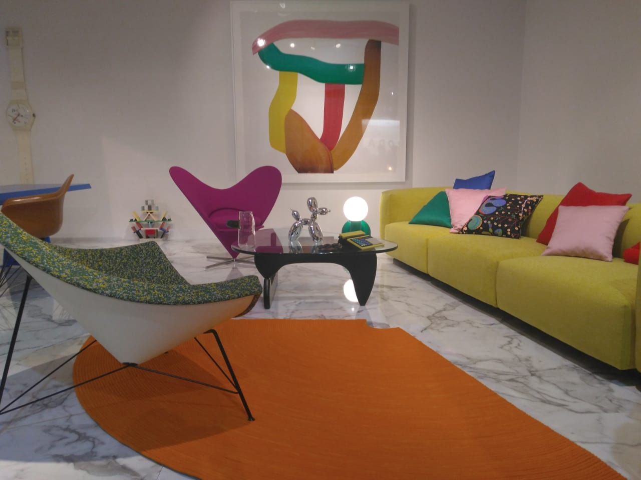 20 composições de Milão 2019 garantem que vai ter cor na decoração; você só precisa escolher a intensidade 20 composições de Milão 2019 garantem que vai ter cor na decoração; você só precisa escolher a intensidade