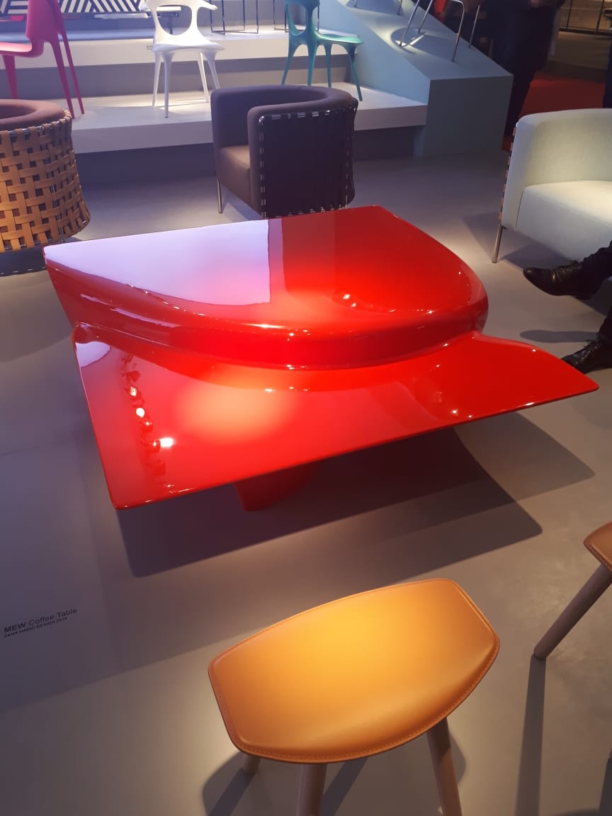 20 composições de Milão 2019 garantem que vai ter cor na decoração; você só precisa escolher a intensidade 20 composições de Milão 2019 garantem que vai ter cor na decoração; você só precisa escolher a intensidade