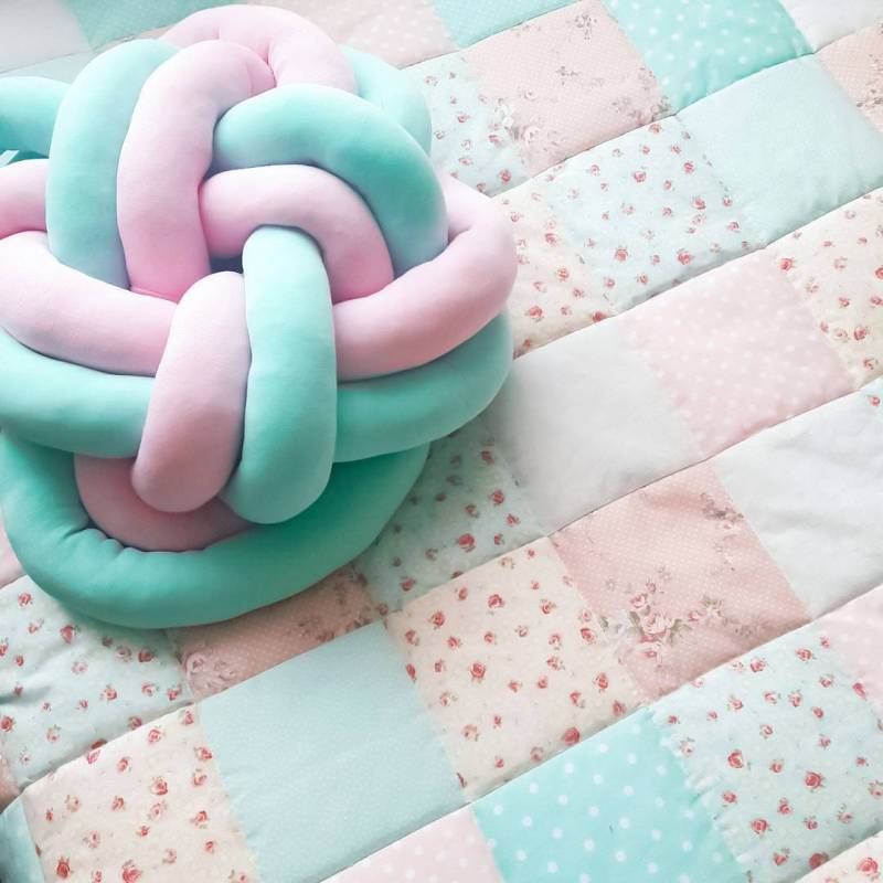 Faça você mesmo: almofada de nó, uma peça curinga para decoração Faça você mesmo: almofada de nó, uma peça curinga para decoração