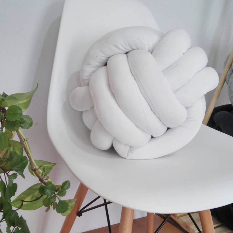 Faça você mesmo: almofada de nó, uma peça curinga para decoração Faça você mesmo: almofada de nó, uma peça curinga para decoração