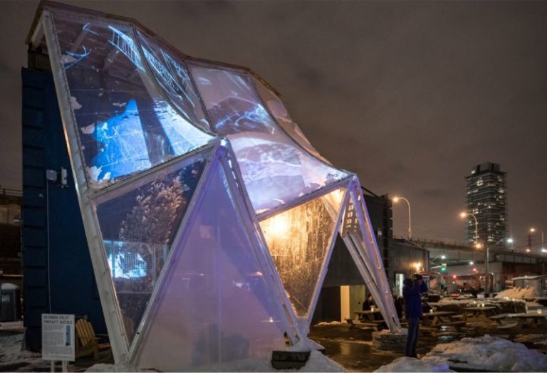 Arquitetos criam capa de chuva para prédios que protege pedestres do frio e da neve