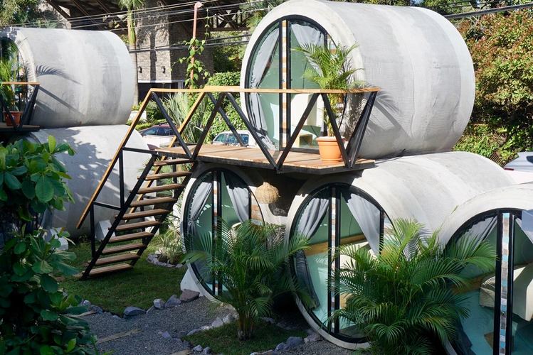 Hospedagem em cilindros está entre as opções em hotéis surpreendentes pelo mundo. Foto: Divulgação