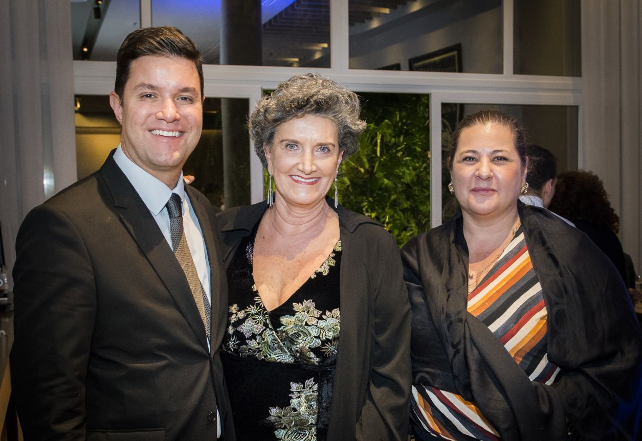 Marina Nessi, diretora da CASACOR Paraná; Guto Silva, chefe da Casa Civil do Governo do Estado; e **perguntar outra mina** Marina Nessi, diretora da CASACOR Paraná; Guto Silva, chefe da Casa Civil do Governo do Estado; e **perguntar outra mina**