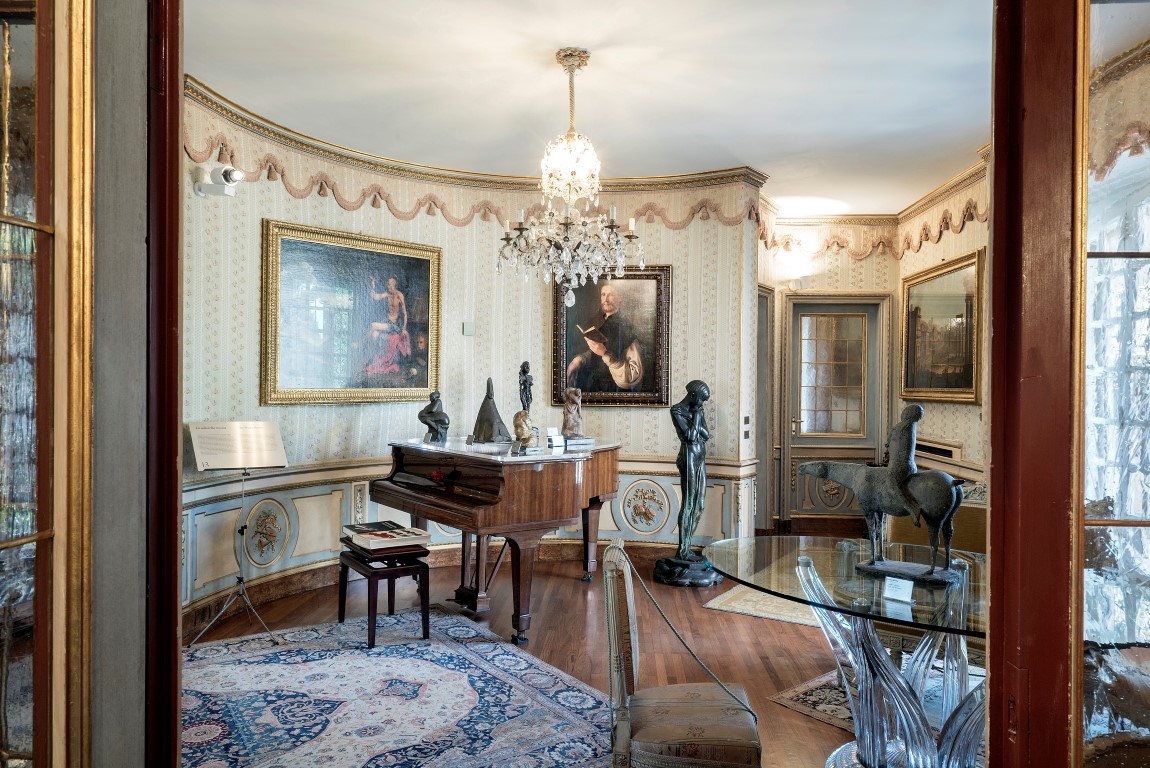 The music room at Francesco Federico Cerruti’s villa in Rivoli, Italy, May 1, 2019. After Cerruti’s death in 2015, an agreement was reached between a foundation he set up and the Castello di Rivoli Museum of Contemporary Art, just outside Turin, to make his remarkable collection accessible to the public. (Alessandro Grassani/The New York Times) The music room at Francesco Federico Cerruti’s villa in Rivoli, Italy, May 1, 2019. After Cerruti’s death in 2015, an agreement was reached between a foundation he set up and the Castello di Rivoli Museum of Contemporary Art, just outside Turin, to make his remarkable collection accessible to the public. (Alessandro Grassani/The New York Times)