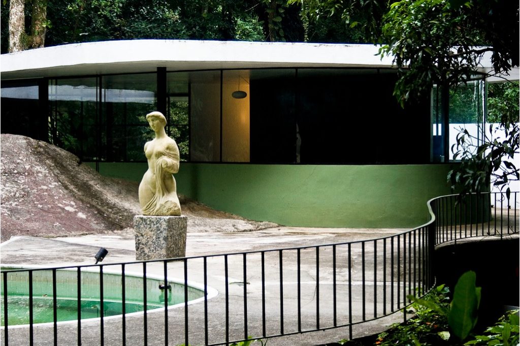 Casa de Niemeyer no Brasil está abandonada e vira palco de disputa entre familiares e fundação Foto: Iáfa Cac/Audi Magazine/Divulgação