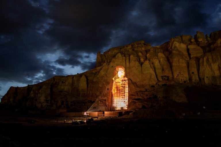Projeção 3D da estátua de Buda destruída pelo Talibã. Foto: Jim Huylebroek/The New York Times