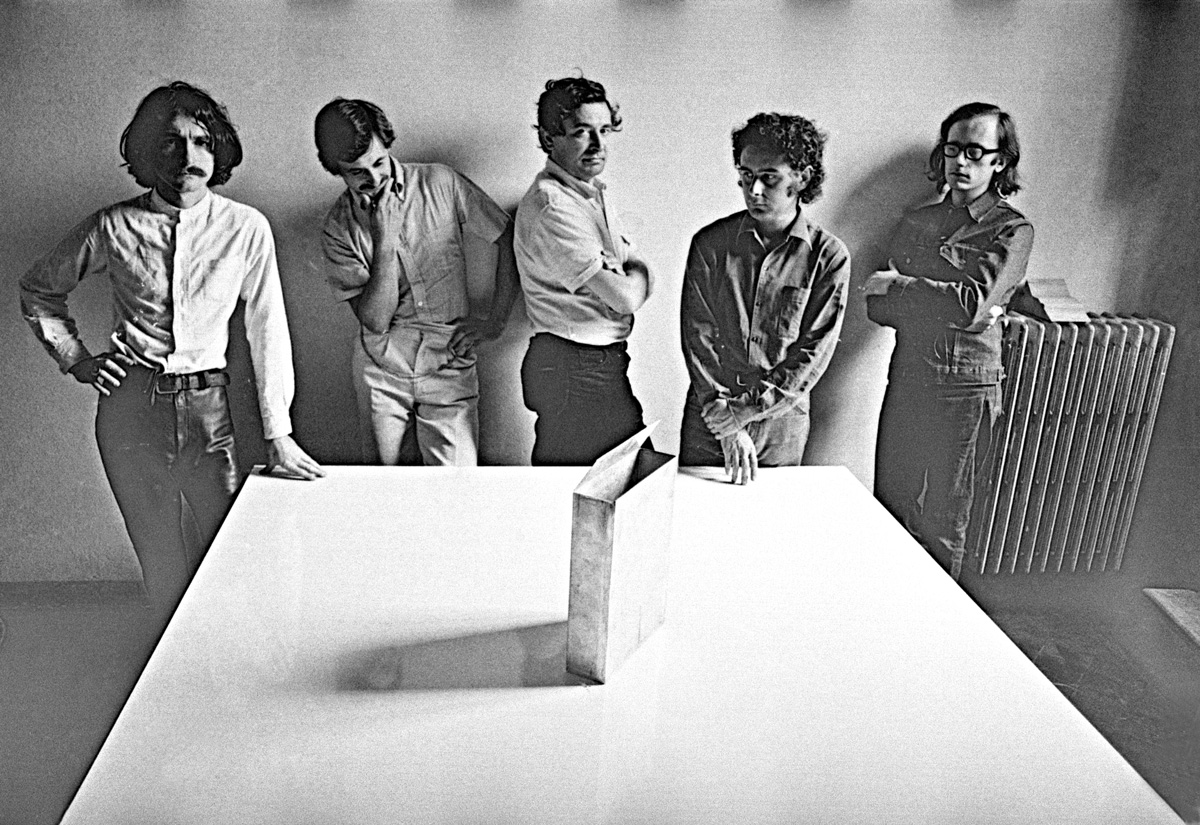 Integrantes do Superstudio: Adolfo Natalini, Cristiano Toraldo di Francia, Piero Frassinelli, Alessandro Magris and Roberto Magris. Foto: Superstudio Integrantes do Superstudio: Adolfo Natalini, Cristiano Toraldo di Francia, Piero Frassinelli, Alessandro Magris and Roberto Magris. Foto: Superstudio