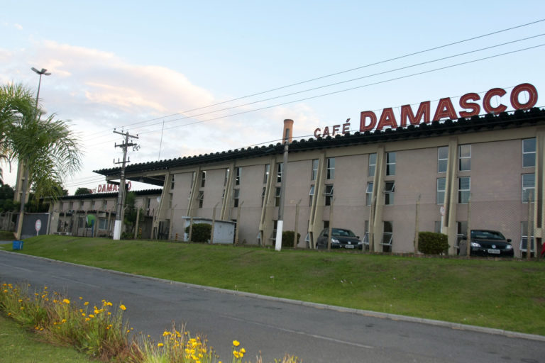 Fachada da fábrica do Café Damasco em novembro de 2010. Foto: Valterci Santos / Arquivo / Gazeta do Povo.