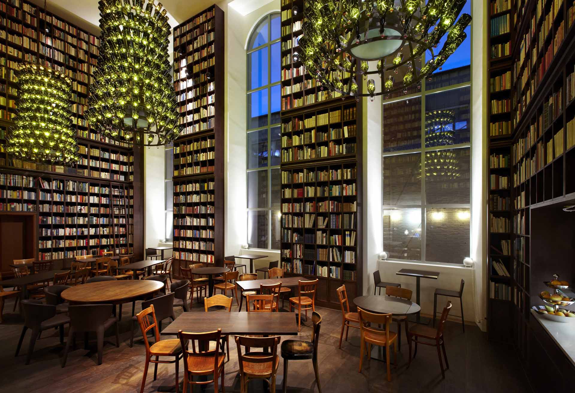 The Library Hotel, em Nova York, tem mais de seis mil livros à disposição dos hóspedes. Foto: Divulgação