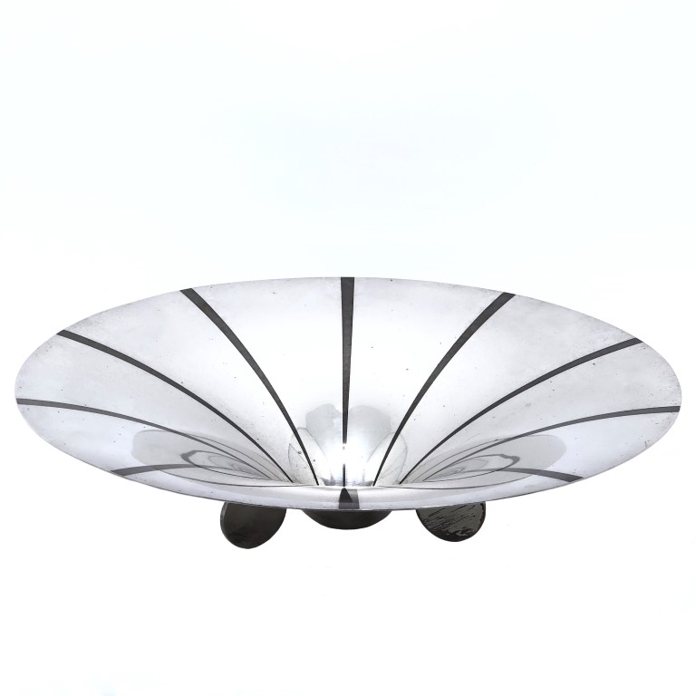 Bauhaus 100 anos: 18 produtos para levar a estética da escola alemã para dentro de casa Bauhaus 100 anos: 18 produtos para levar a estética da escola alemã para dentro de casa