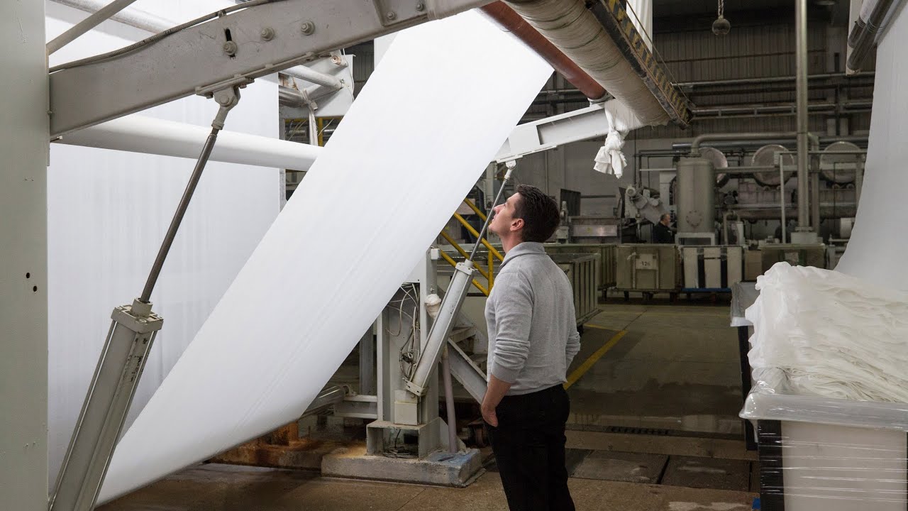 A tecnologia também está na pesquisa de novos materiais, como é o caso da cortina autolimpante e antipoluição em desenvolvimento na Ikea, na Suécia. Foto: Divulgação/Ikea A tecnologia também está na pesquisa de novos materiais, como é o caso da cortina autolimpante e antipoluição em desenvolvimento na Ikea, na Suécia. Foto: Divulgação/Ikea