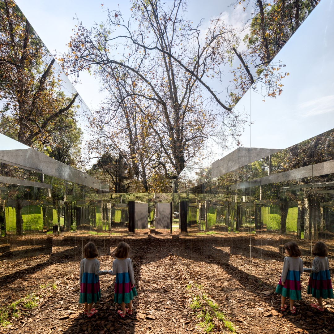 O diálogo com a vegetação e outros elementos climáticos são uma preocupação constante em seus projetos. Foto: Rafael Gamo/ Divulgação O diálogo com a vegetação e outros elementos climáticos são uma preocupação constante em seus projetos. Foto: Rafael Gamo/ Divulgação
