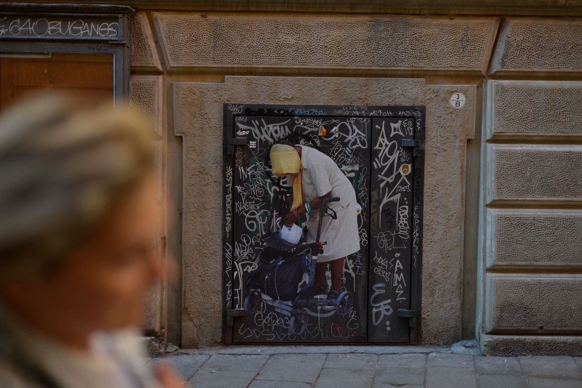 Brasileiro espalha arte misteriosa em cidade italiana e vira o novo “Banksy” Brasileiro espalha arte misteriosa em cidade italiana e vira o novo “Banksy”