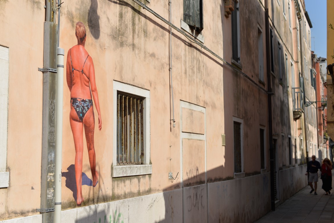 Brasileiro espalha arte misteriosa em cidade italiana e vira o novo “Banksy” Brasileiro espalha arte misteriosa em cidade italiana e vira o novo “Banksy”