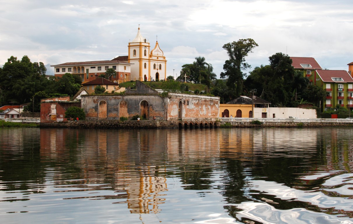 Centro histórico da cidade de Antonina visto a partir da baia de Antonina. O local foi tombado em pelo Iphan em 2012. Foto: Arquivo/Gazeta do Povo