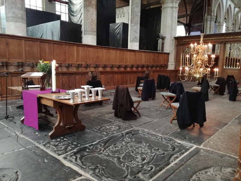 Um dos usos mais comuns atribuídos às "ex-igrejas" são museus de arte moderna e contemporênea, como na Oude Kerk. Foto: Hijme Stoffels Um dos usos mais comuns atribuídos às "ex-igrejas" são museus de arte moderna e contemporênea, como na Oude Kerk. Foto: Hijme Stoffels